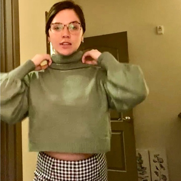 Princess Polly Cropped Green Turtleneck Sweater - Picture 2 of 3